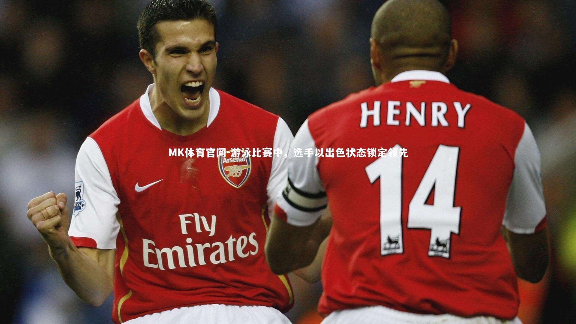 游泳比赛中，选手以出色状态锁定领先